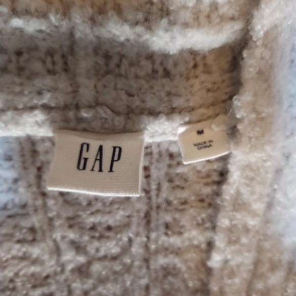 GAP Cardigan - Picture 2 of 4